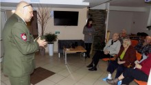 VeV-VA v médiích: Mezi rajhradské seniory zavítal voják s bohatou praxí v Afghánistánu VeV-VA v médiích: Mezi rajhradské seniory zavítal voják s bohatou praxí v Afghánistánu