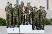 Celoarmádní soutěž hlídek vojenské všestrannosti 2017: Na stupních vítězů hned dvě družstva sedmičky Celoarmádní soutěž hlídek vojenské všestrannosti 2017: Na stupních vítězů hned dvě družstva sedmičky