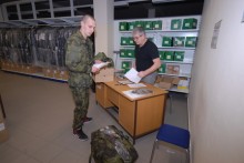 První vystrojení nováčků v dědických kasárnách si vyžádalo personální výpomoc První vystrojení nováčků v dědických kasárnách si vyžádalo personální výpomoc