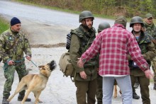 Je to pro nás nová zkušenost, hodnotí kurz přežití novináři a humanitární pracovníci Je to pro nás nová zkušenost, hodnotí kurz přežití novináři a humanitární pracovníci