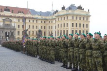 Na Hradčanském náměstí přísahalo 875 nových vojáků Na Hradčanském náměstí přísahalo 875 nových vojáků