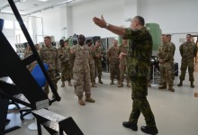 Američany ve Vyškově zaujaly trenažéry bojových vozidel Američany ve Vyškově zaujaly trenažéry bojových vozidel