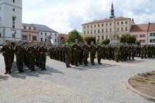 Slavnostní vojenská přísaha, ale i předávání absolventských dekretů Slavnostní vojenská přísaha, ale i předávání absolventských dekretů
