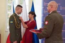 Polský prezident ocenil českého vojáka. Je jím příslušník Praporu zabezpečení Vyškov Polský prezident ocenil českého vojáka. Je jím příslušník Praporu zabezpečení Vyškov