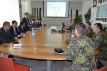 Vyškovskou posádku navštívila další zahraniční delegace. Tentokrát to byli příslušníci ozbrojených sil Vietnamu Vyškovskou posádku navštívila další zahraniční delegace. Tentokrát to byli příslušníci ozbrojených sil Vietnamu