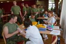 Armádní nováčci přesvědčují nejen vojenskými, ale i lidskými činy Armádní nováčci přesvědčují nejen vojenskými, ale i lidskými činy