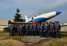 Slavnostní ukončení kurzů základního odborného výcviku personálu Inženýrské letecké služby v roce oslav stého výročí vzniku Československého letectva Slavnostní ukončení kurzů základního odborného výcviku personálu Inženýrské letecké služby v roce oslav stého výročí vzniku Československého letectva