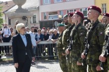 Stát vás potřebuje, povzbuzovala přísahající nováčky ve Vyškově ministryně Šlechtová