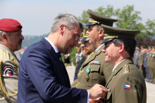 Ministr obrany a náčelník Generálního štábu na oslavu Dne ozbrojených sil předali resortní vyznamenání. Mezi vyznamenanými i příslušníci VeV-VA Ministr obrany a náčelník Generálního štábu na oslavu Dne ozbrojených sil předali resortní vyznamenání. Mezi vyznamenanými i příslušníci VeV-VA