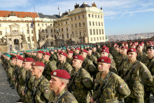 Na Hradčanském náměstí přísahalo téměř 900 vojáků a vojákyň Na Hradčanském náměstí přísahalo téměř 900 vojáků a vojákyň