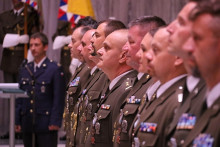 Armádní generál Aleš Opata udělil ocenění příslušníkům VeV-VA při příležitosti 28. října Armádní generál Aleš Opata udělil ocenění příslušníkům VeV-VA při příležitosti 28. října