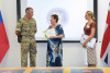 Příslušníci Britského vojenského poradního a výcvikového týmu v České republice uspořádali charitativní sbírku. Výtěžek věnovali Klubu PAPRSEK